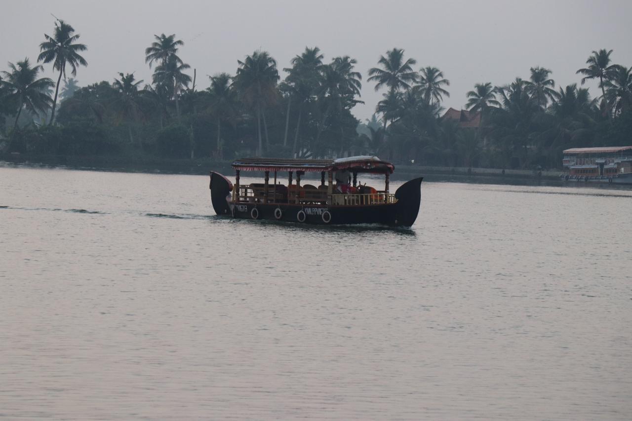 Friends Cruise, Nightstay Houseboat Alappuzha 外观 照片